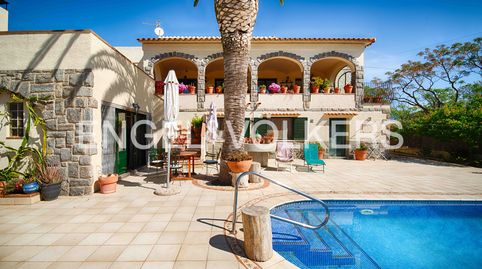 Arquitectura tradicional con piscina y privacidad, imatge 3