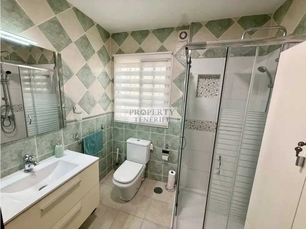 Baño de Casa o chalet en venta en Arona con Terraza, Piscina y Amueblado