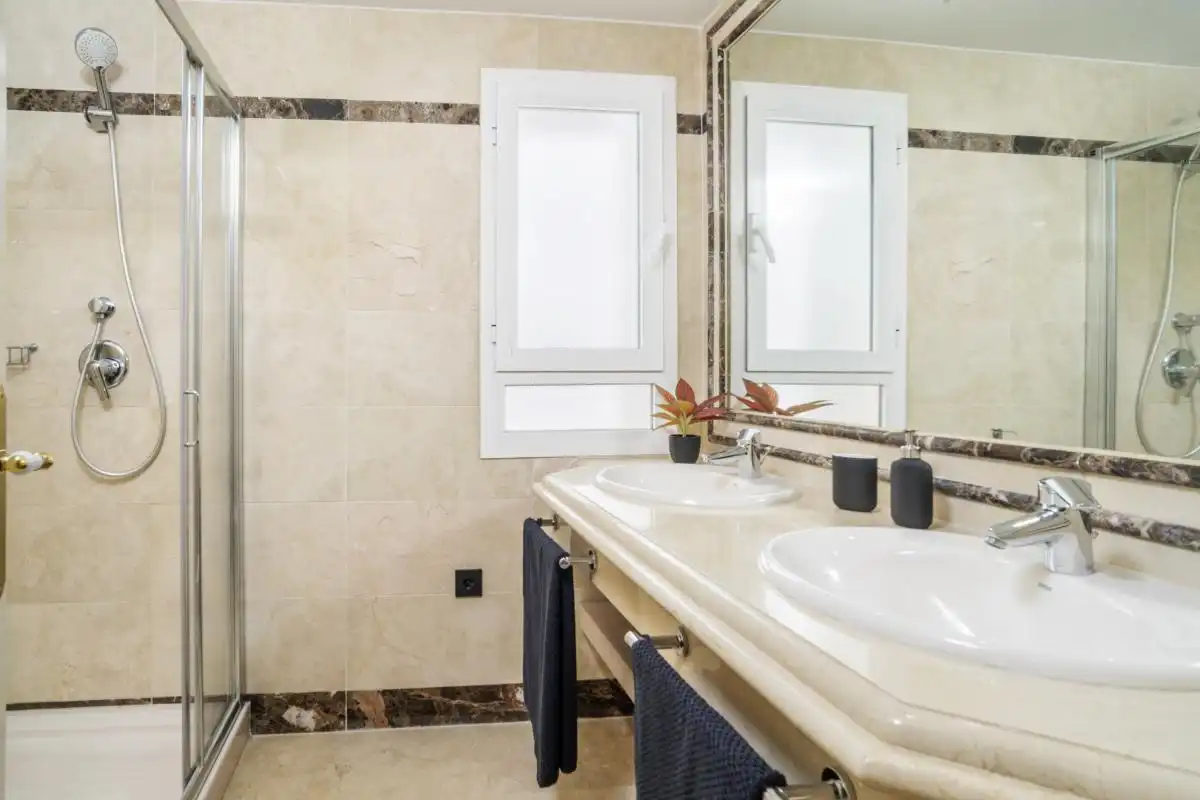 Bathroom of Flat for sale in Marbella  with Air Conditioner, Heating and Private garden