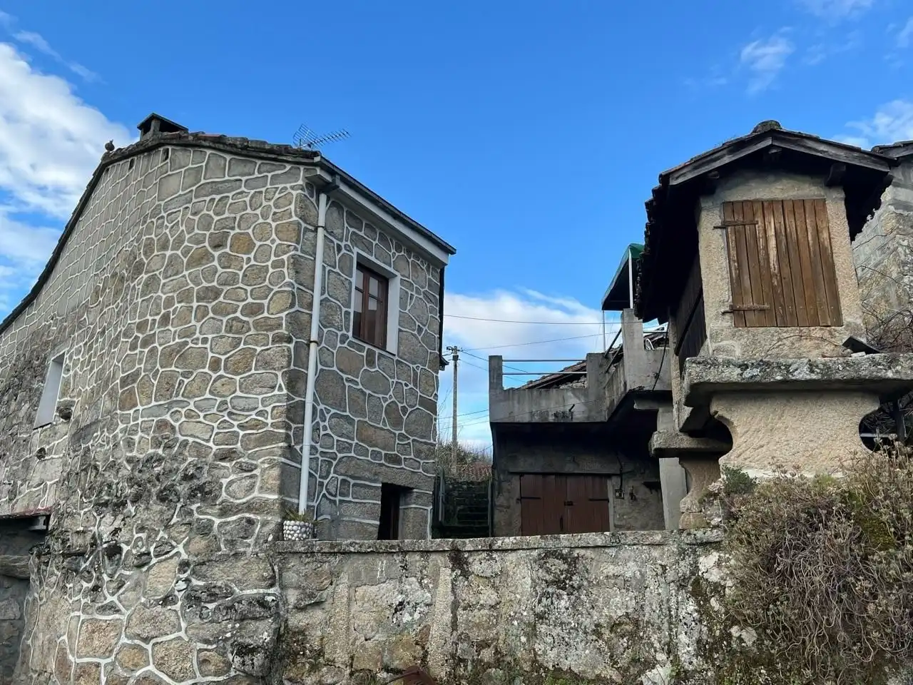 Vista exterior de Finca rústica en venda en Ourense Capital  amb Jardí privat, Terrassa i Moblat