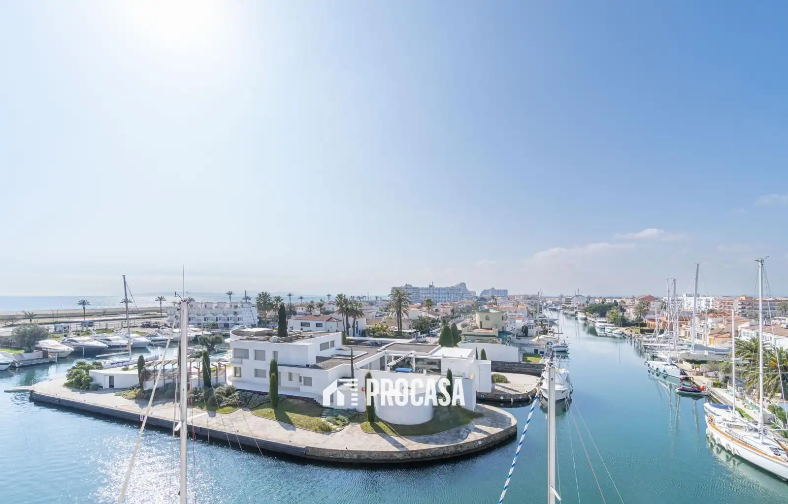 Außenansicht von Wohnung zum Verkauf in Empuriabrava mit Klimaanlage, Heizung und Terrasse