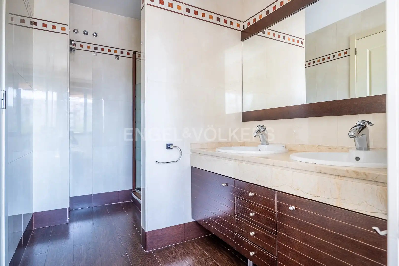 Bathroom of Flat for sale in Sevilla  with Air Conditioner, Heating and Private garden