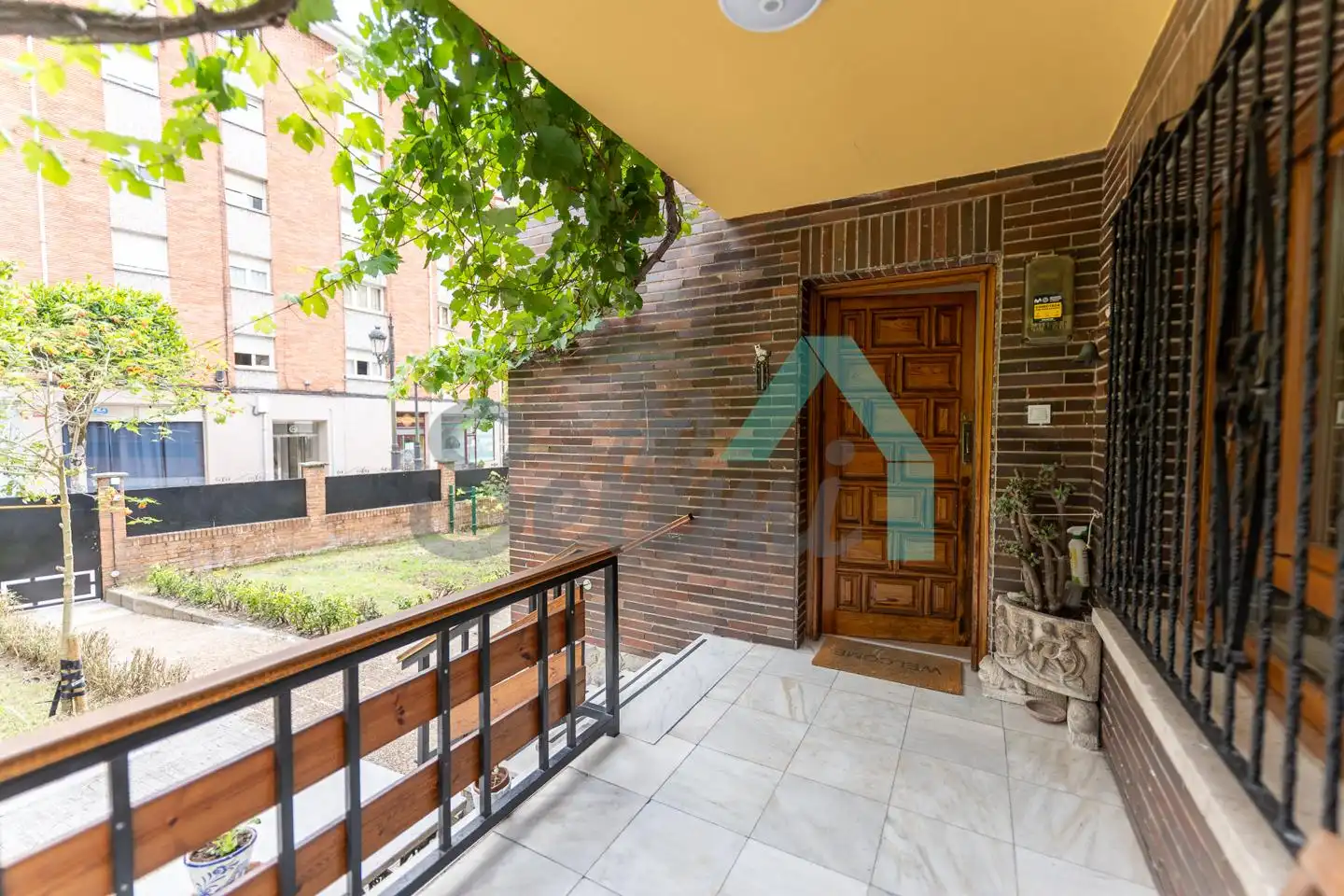 Terrassa de Casa adosada de lloguer en Oviedo  amb Calefacció, Jardí privat i Parquet