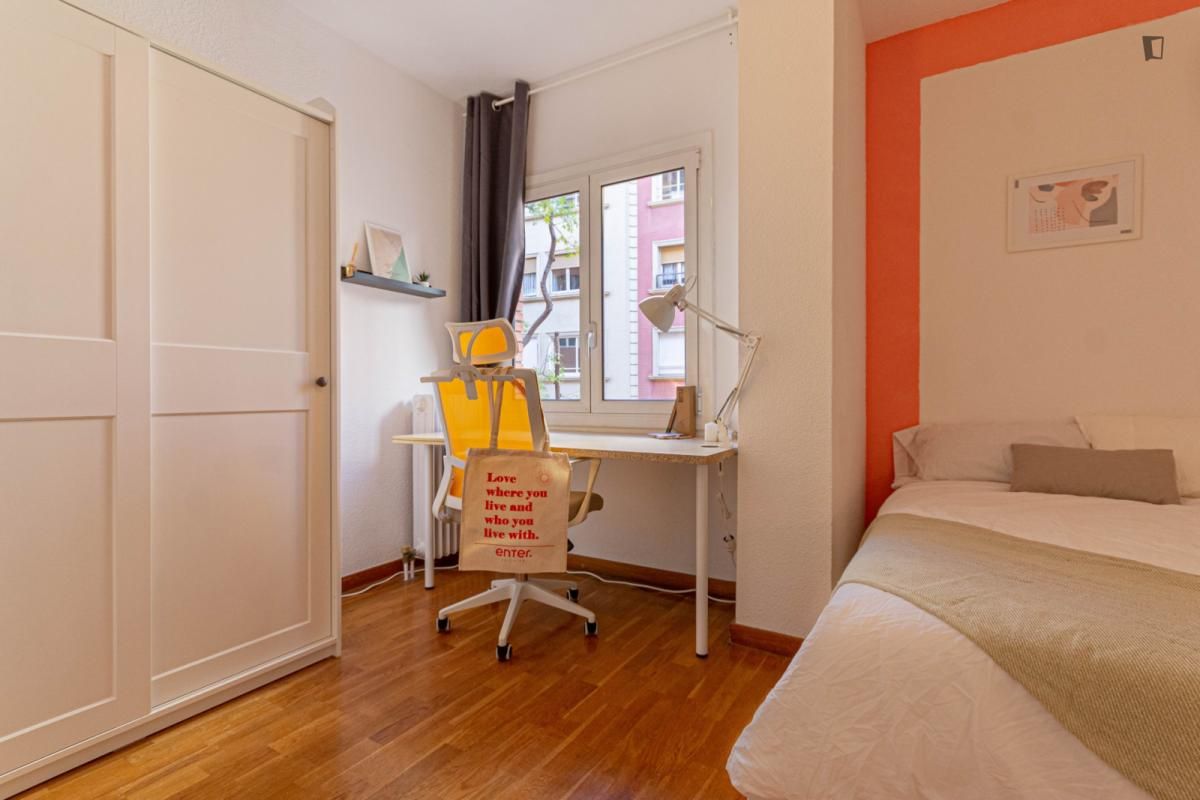 Dormitori de Apartament per a compartir en  Barcelona Capital amb Moblat, Forn i Rentadora
