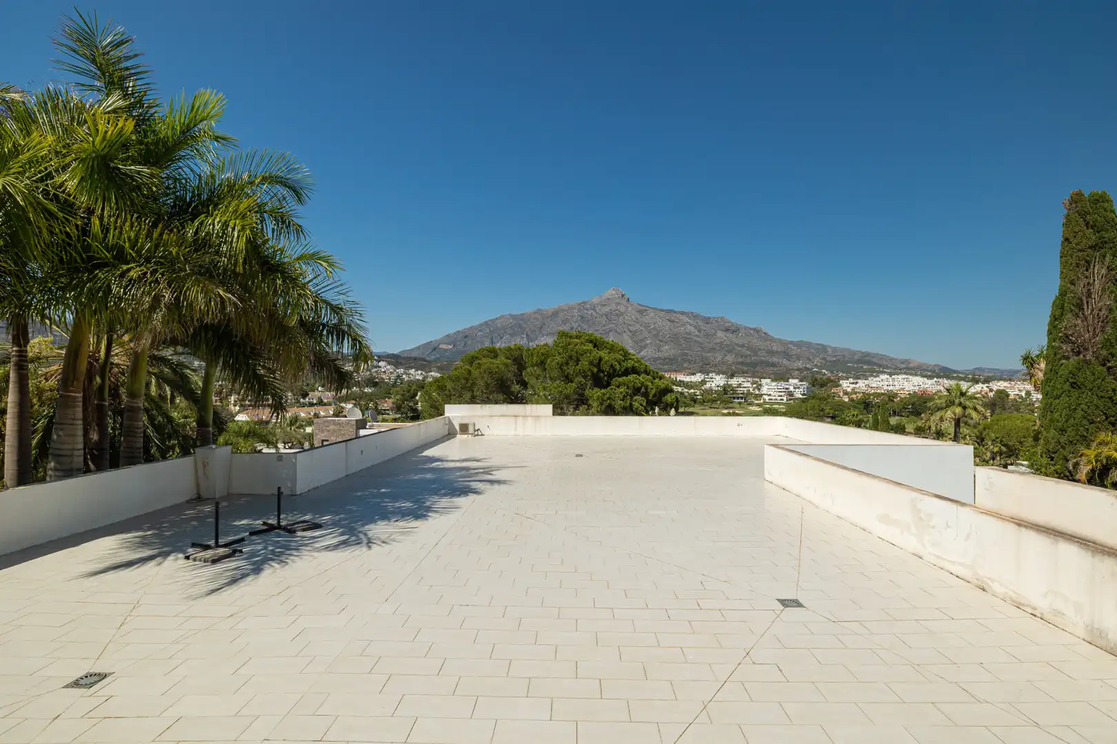 Terrassa de Casa o xalet en venda en Nueva Andalucía