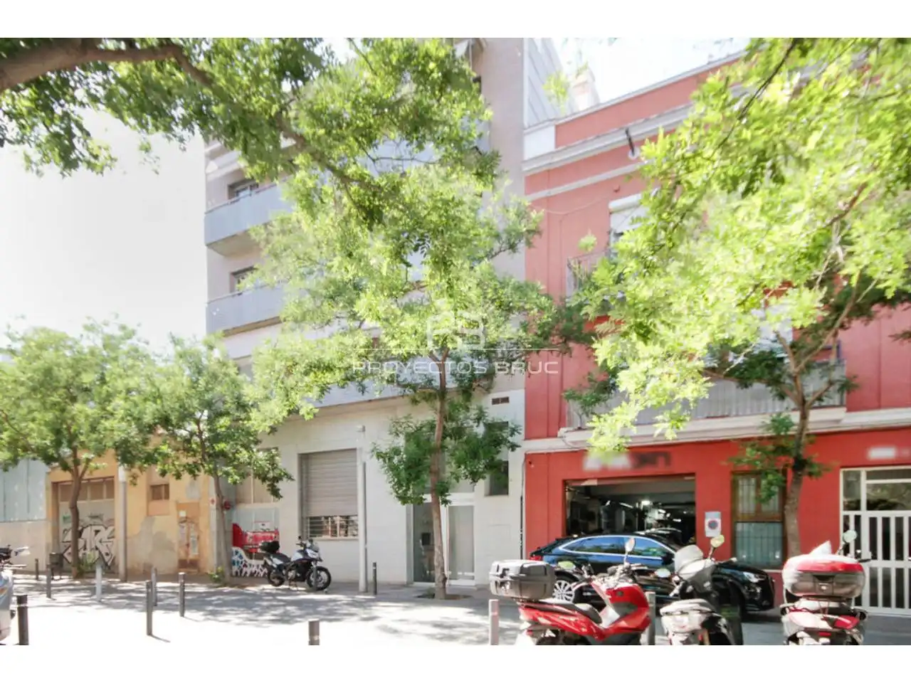 Vista exterior de Dúplex en venda en Barcelona amb Aire condicionat i Terrassa