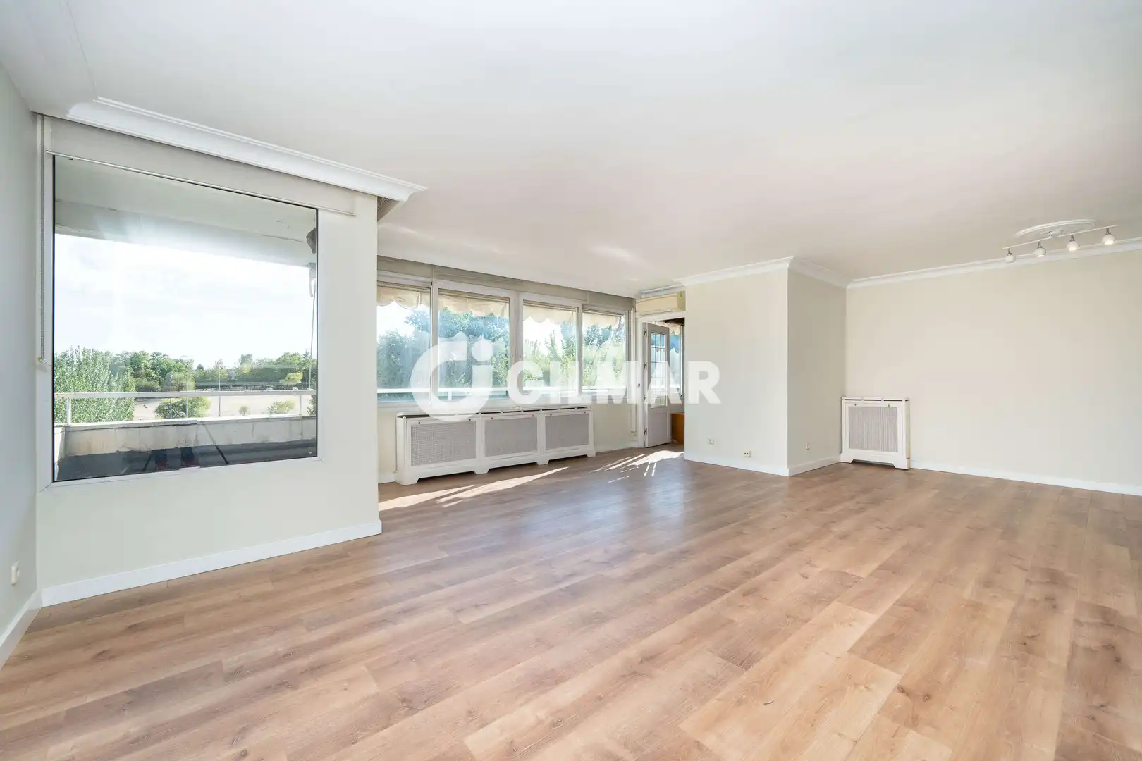 Flat with terrace for sale in Hortaleza