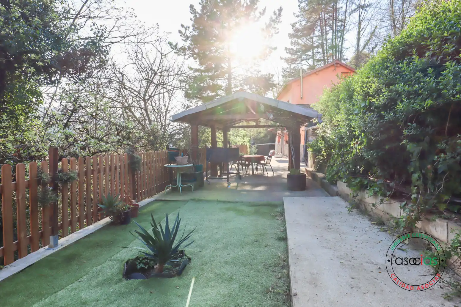 Terrassa de Casa o xalet en venda en Oviedo  amb Calefacció, Jardí privat i Parquet