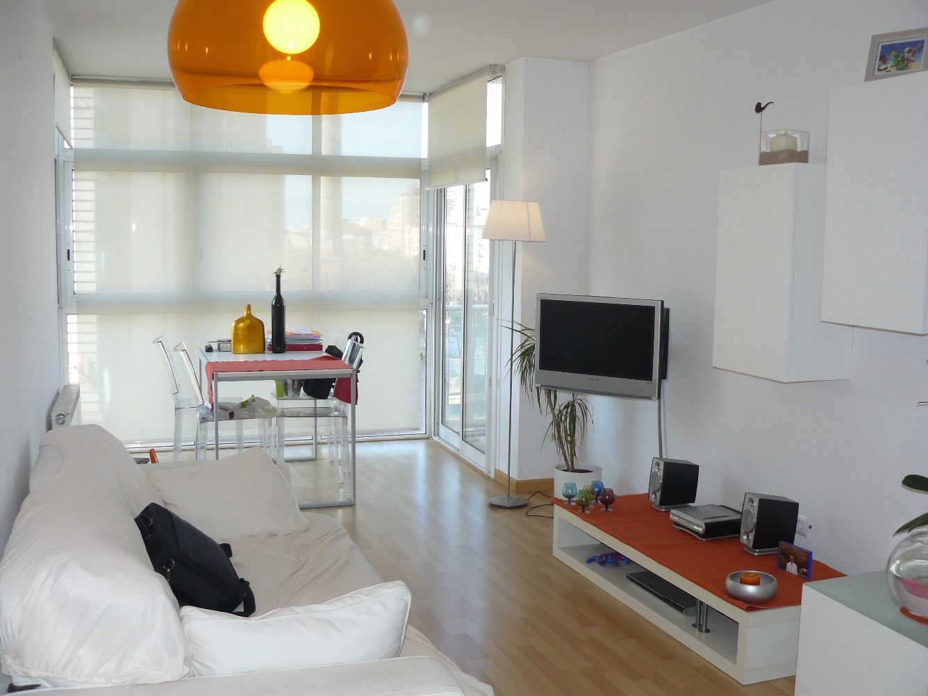Living room of Flat for rent in Girona Capital  with Heating, Parquet flooring and Furnished