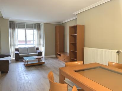 Living room of Flat to rent in  Madrid Capital  with Air Conditioner, Heating and Storage room