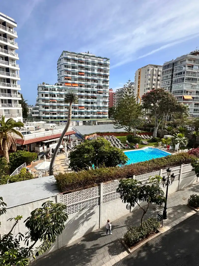 Piscina de Piso de alquiler en Puerto de la Cruz con Amueblado y Balcón