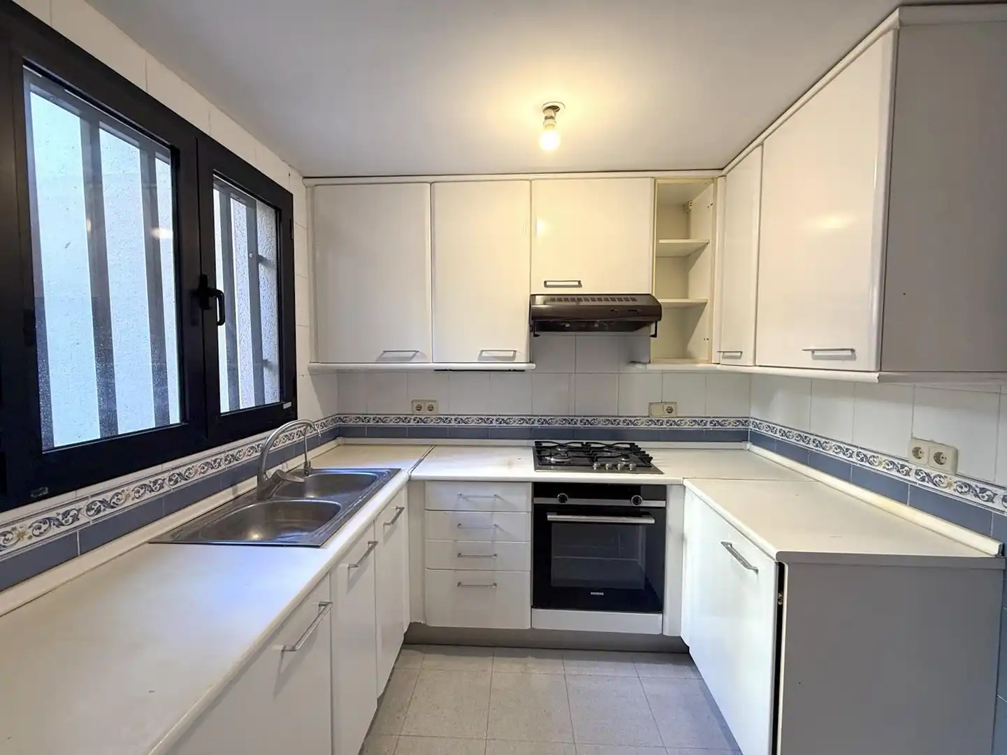 Küche von Haus zum Verkauf in  Palma de Mallorca mit Klimaanlage, Heizung und Privatgarten
