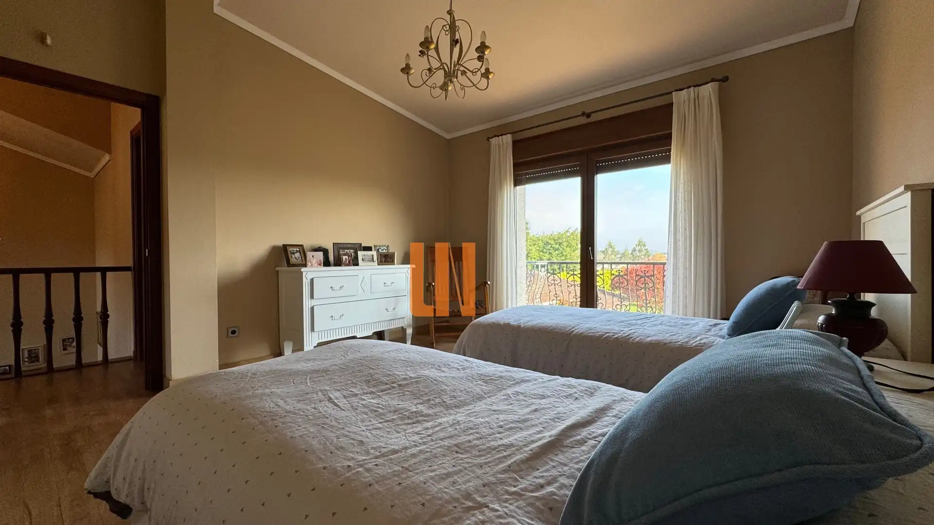 Dormitori de Casa o xalet en venda en Carballo amb Calefacció, Jardí privat i Terrassa