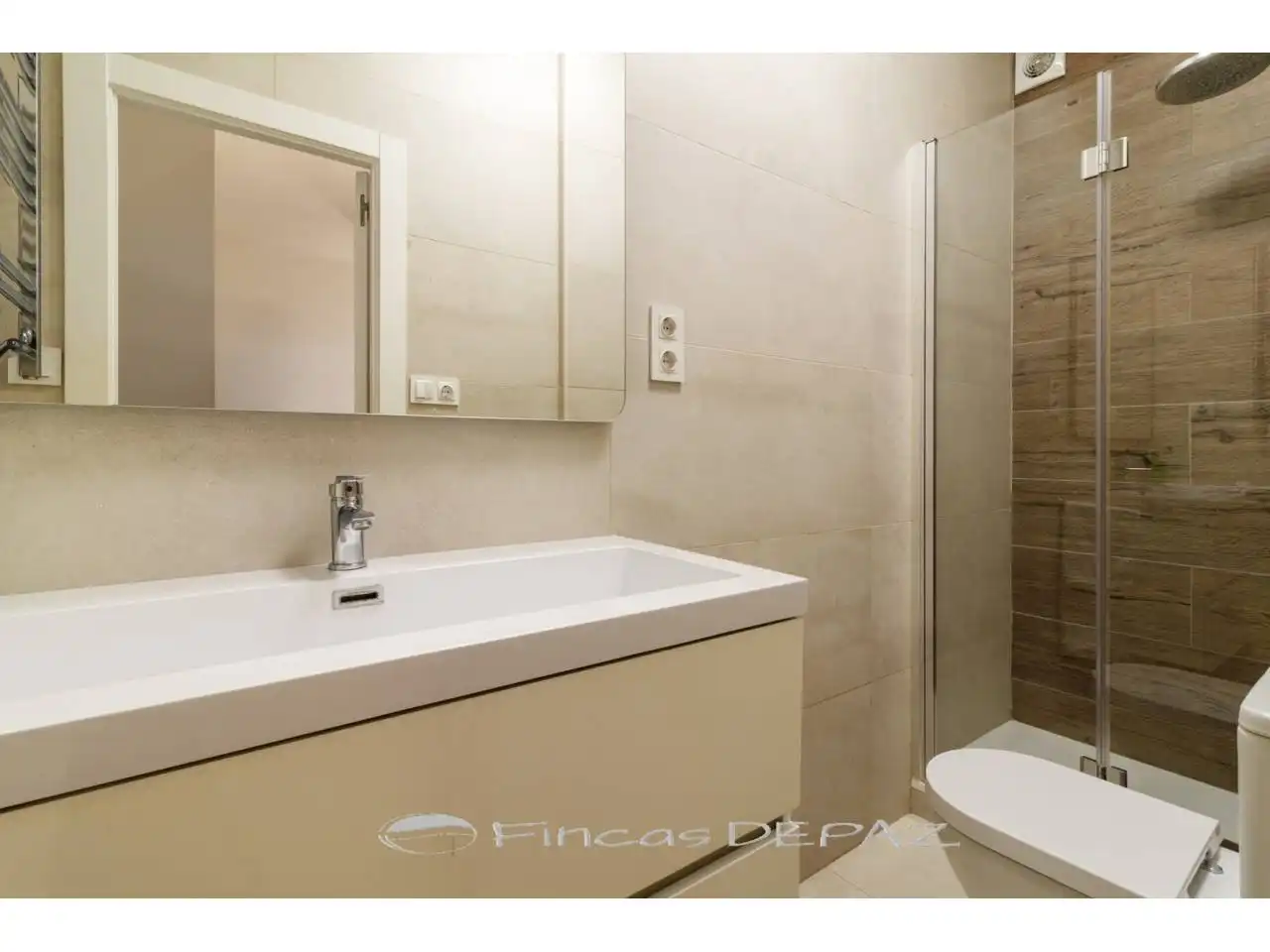 Baño de Piso en venta en L'Hospitalet de Llobregat con Aire acondicionado, Calefacción y Parquet