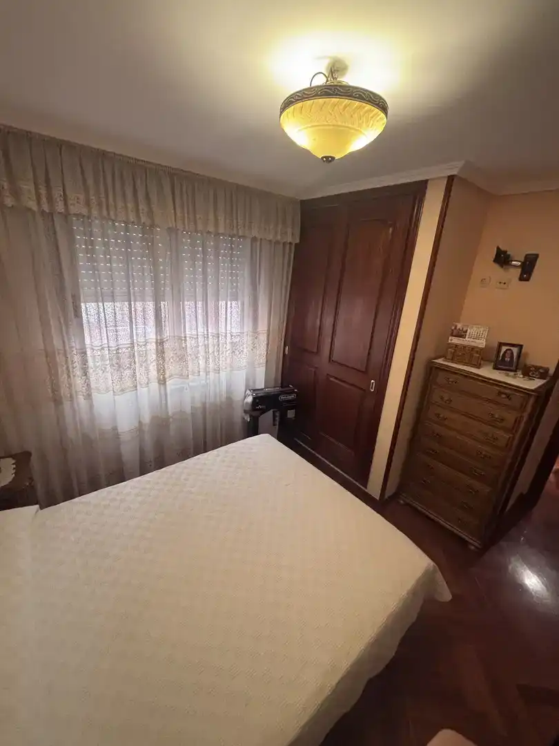 Dormitori de Pis en venda en A Coruña Capital  amb Parquet i Moblat