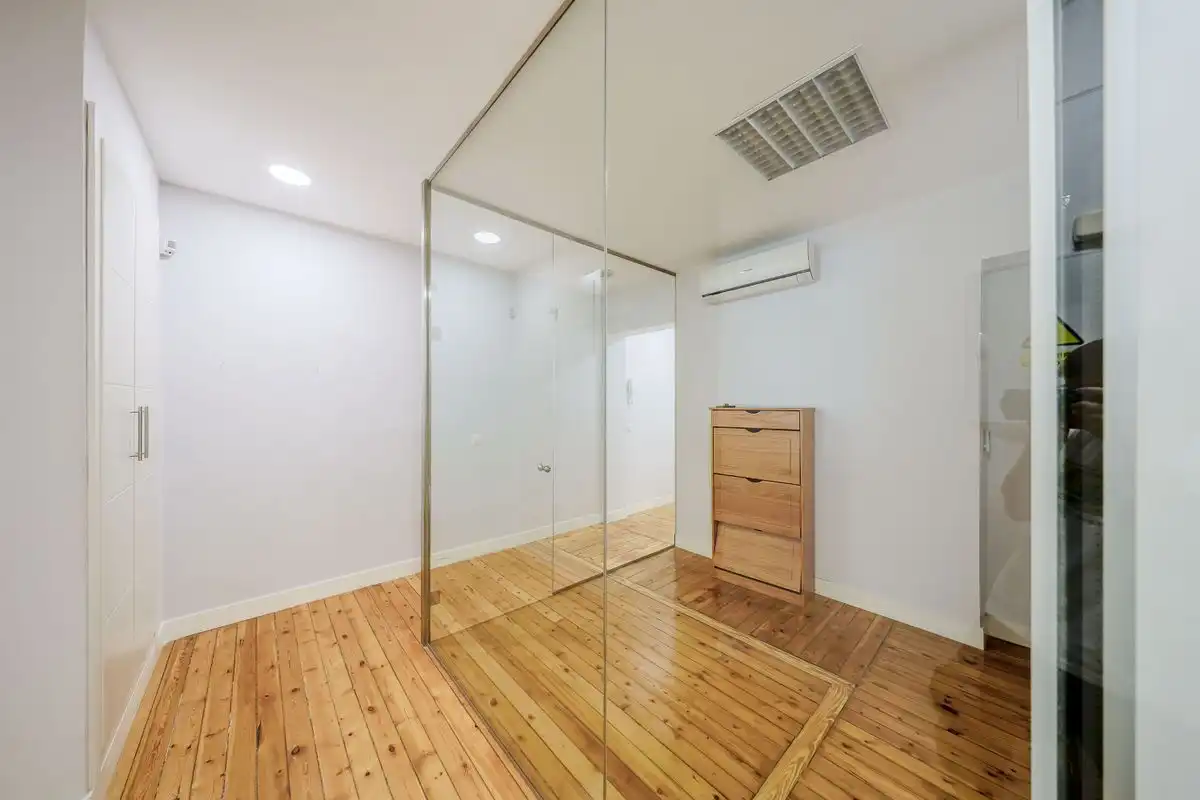 Habitación de Planta baja en venta en Madrid con Calefacción