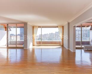 Sala d'estar de Apartament en venda en  Barcelona Capital amb Aire condicionat i Terrassa