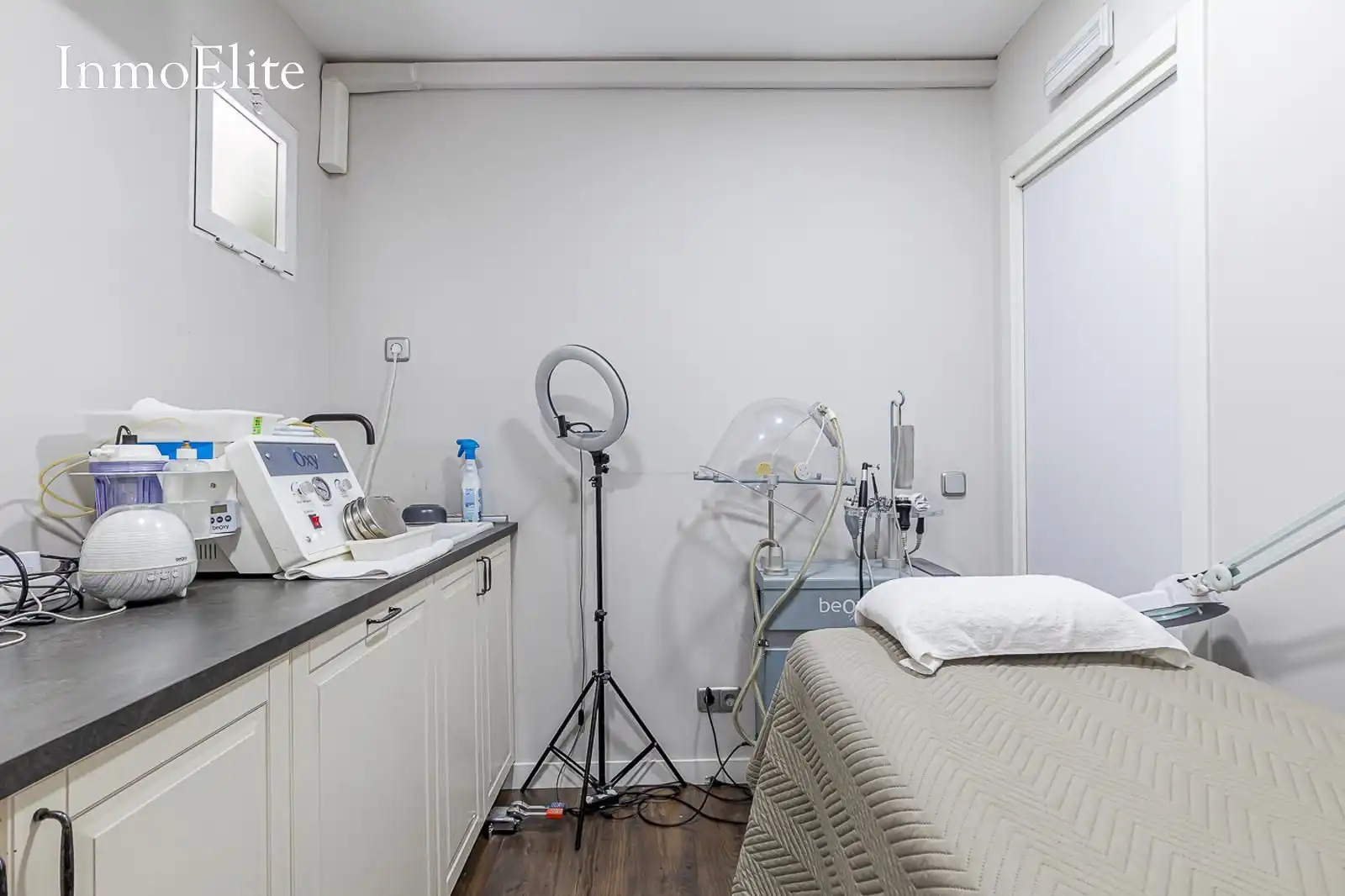 Habitación de Local en venta en Madrid con Aire acondicionado y Alarma