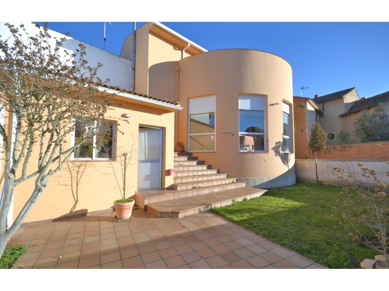 Exterior view of House or chalet for sale in Reinoso de Cerrato  with Heating, Private garden and Terrace
