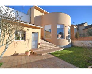 Vista exterior de Casa o xalet en venda en Reinoso de Cerrato amb Calefacció, Jardí privat i Terrassa