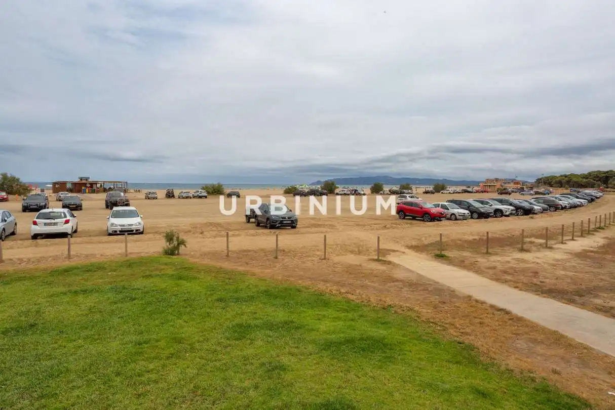 Aparcament de Apartament en venda en L'Estartit amb Aire condicionat, Calefacció i Terrassa