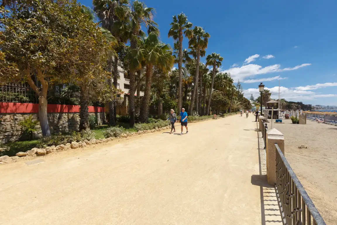 Exterior view of Flat for sale in Marbella  with Air Conditioner, Terrace and Community pool