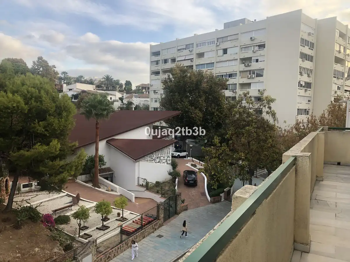 Dormitori de Pis en venda en Marbella amb Aire condicionat, Terrassa i Traster