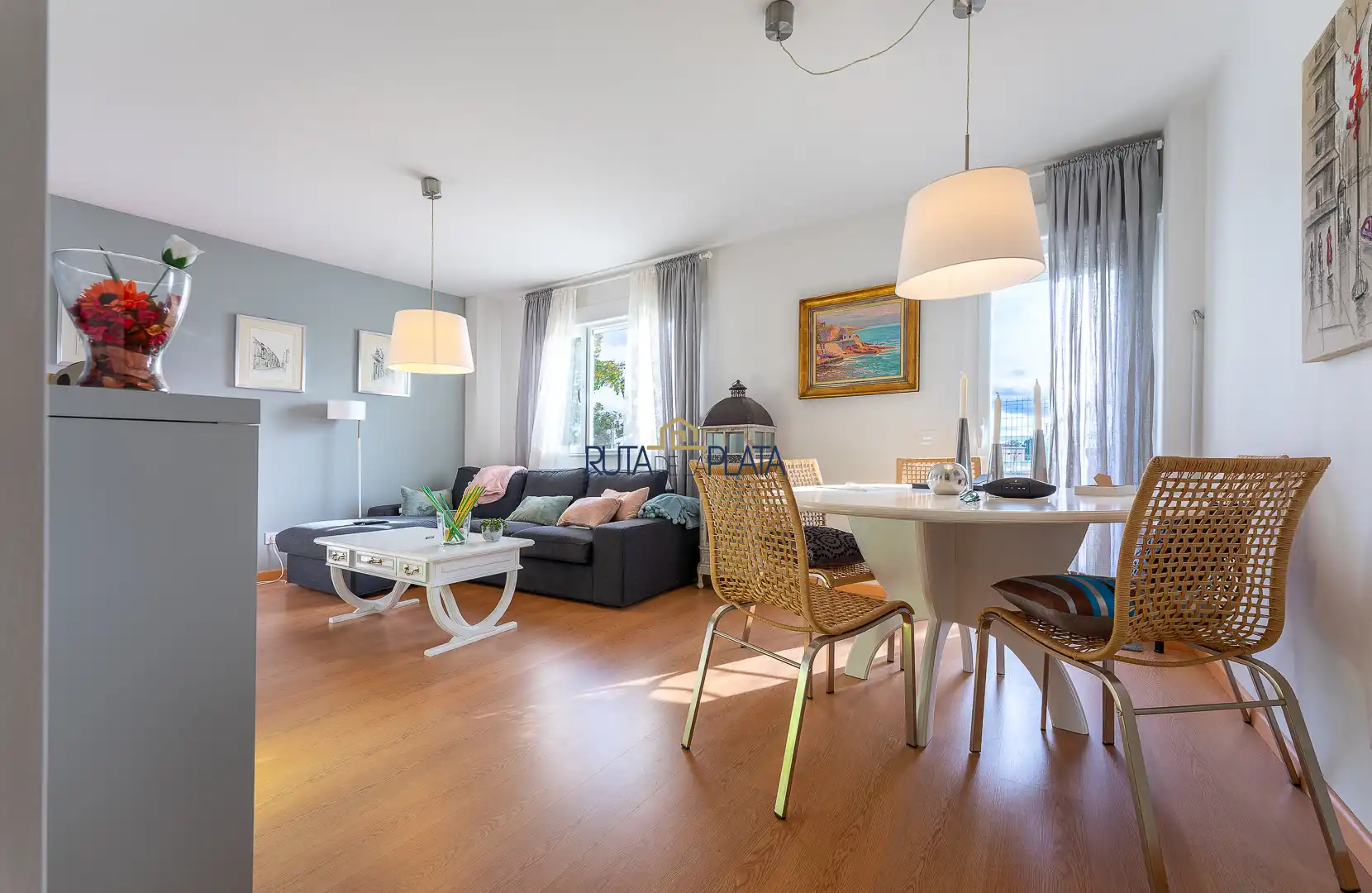 Sala de estar de Casa adosada en venta en Roales con Calefacción, Jardín privado y Alarma
