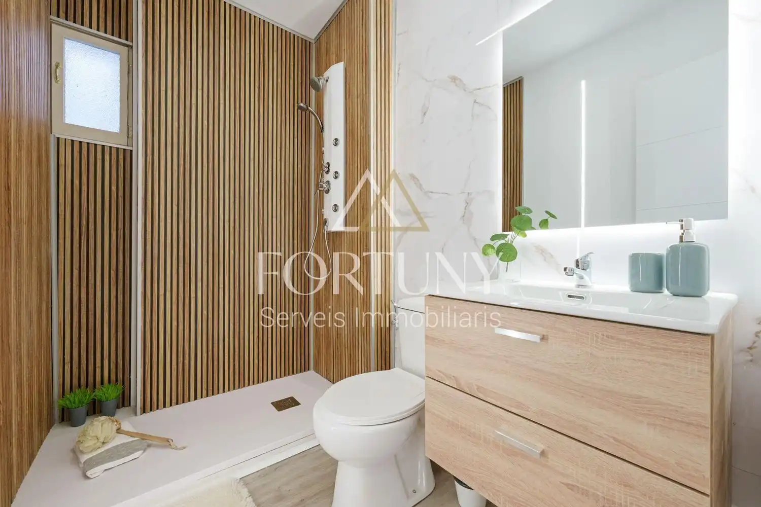 Bathroom of Flat for sale in Reus