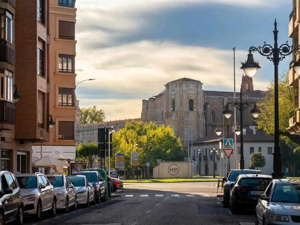 Exterior view of Flat for sale in León Capital   with Heating, Parquet flooring and Terrace