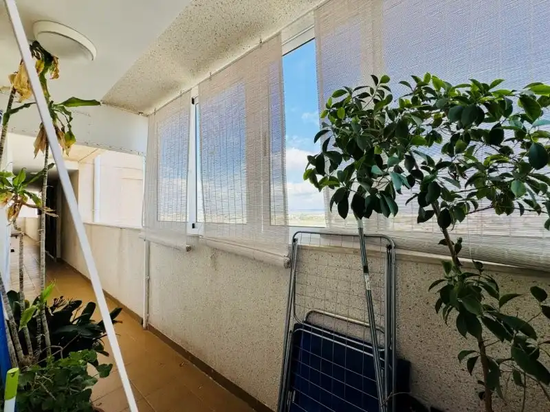 Terrassa de Apartament en venda en Torrevieja amb Terrassa, Piscina i Moblat