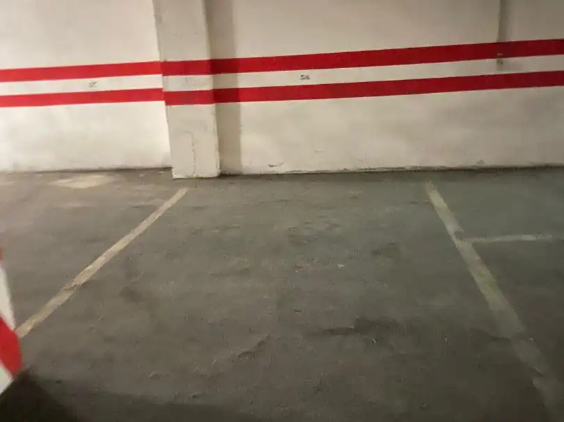 Parkplatz von Garage zum Verkauf in Sevilla