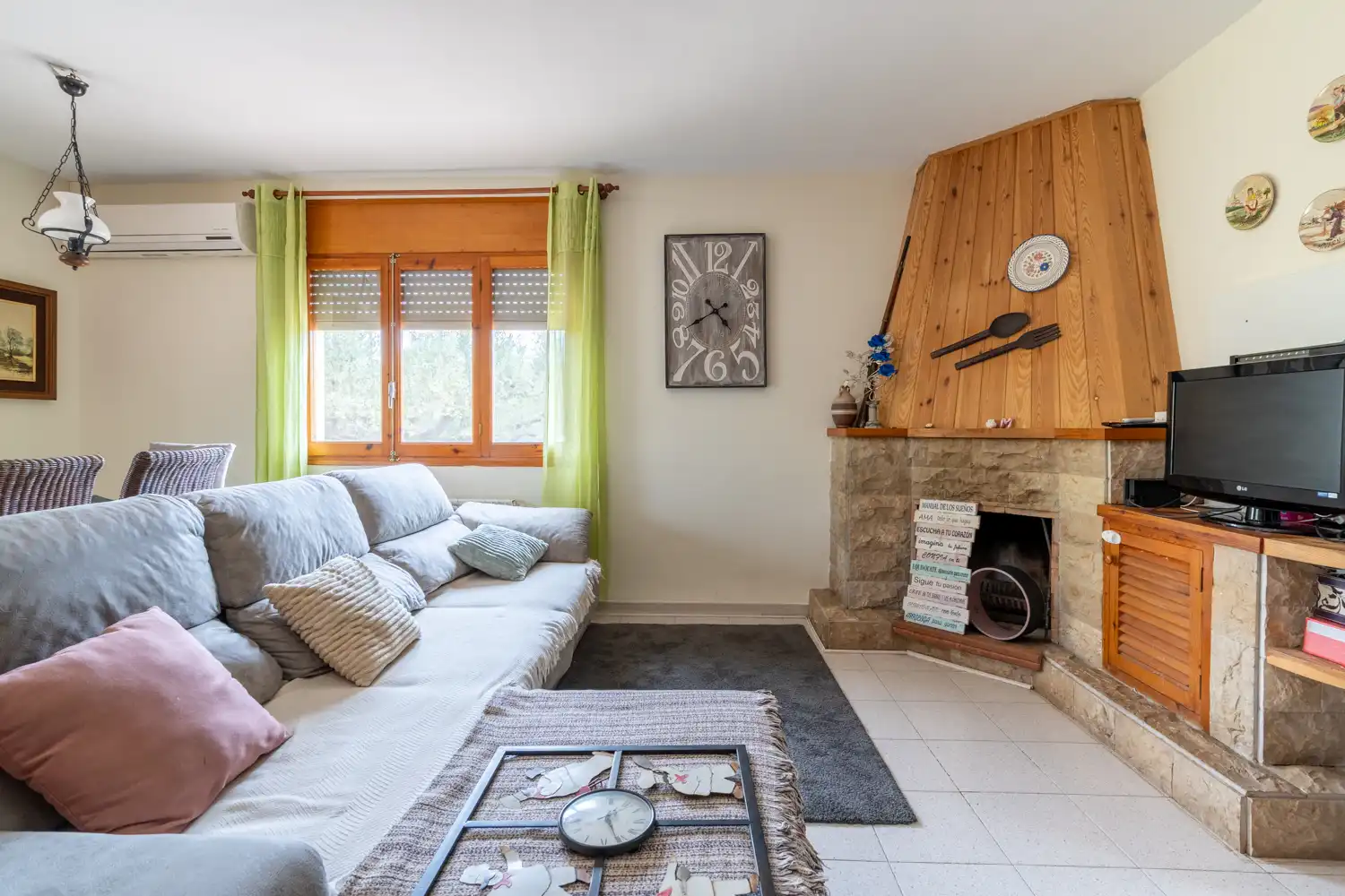 Living room of Houses for sale in Aldover  with Air Conditioner, Private garden and Terrace