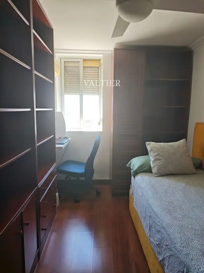 Dormitori de Pis de lloguer en Madrid amb Aire condicionat, Terrassa i Moblat