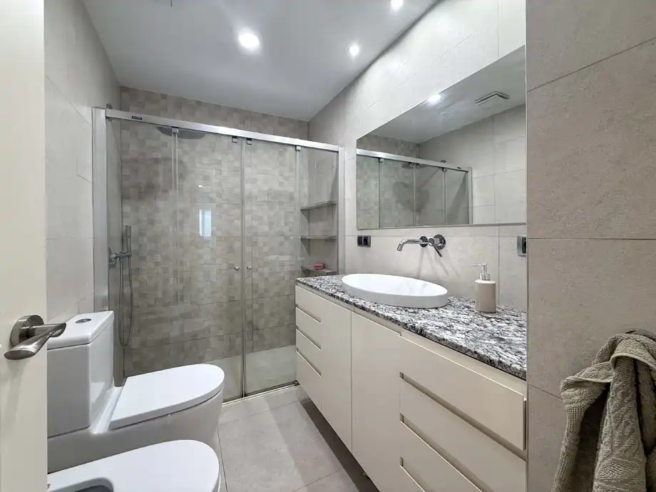 Baño de Piso en venta en Vitoria - Gasteiz con Calefacción y Trastero