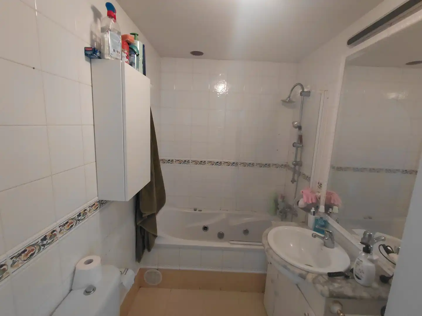 Baño de Apartamento en venta en Oleiros con Calefacción, Jardín privado y Parquet