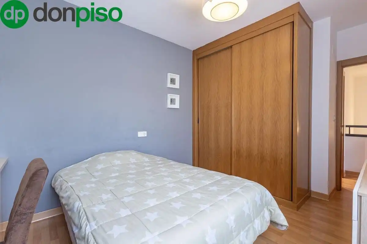 Habitación de Casa adosada en venta en Armilla con Calefacción, Terraza y Amueblado