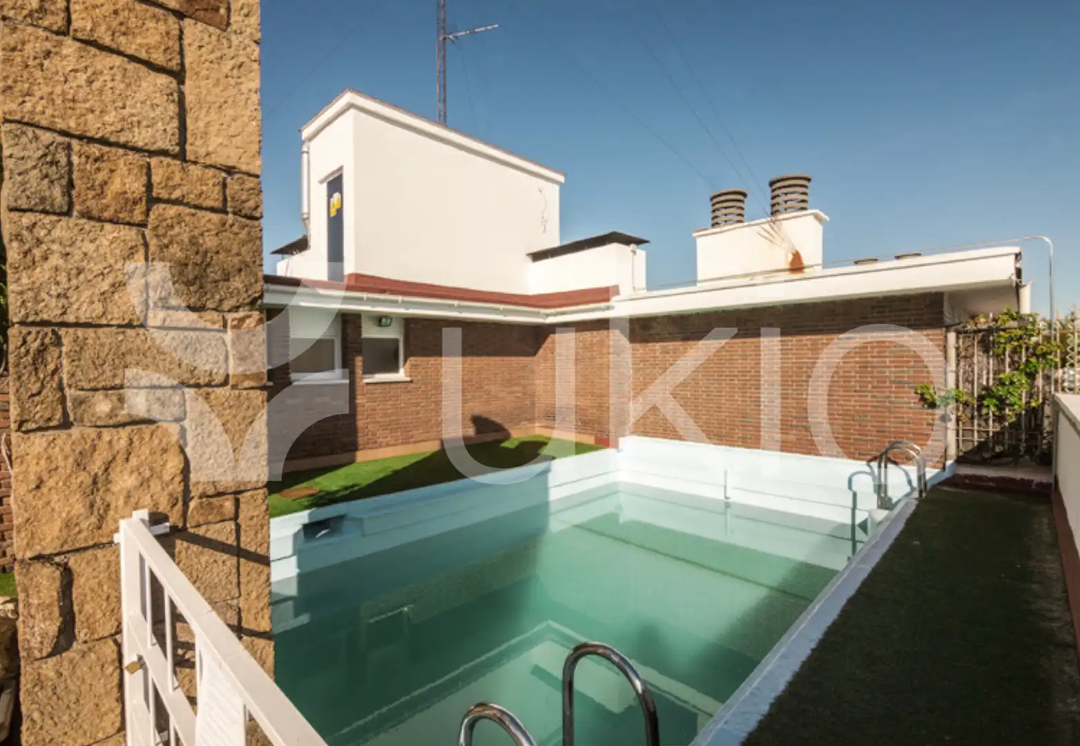 Piscina de Pis de lloguer en Madrid amb Aire condicionat, Calefacció i Moblat