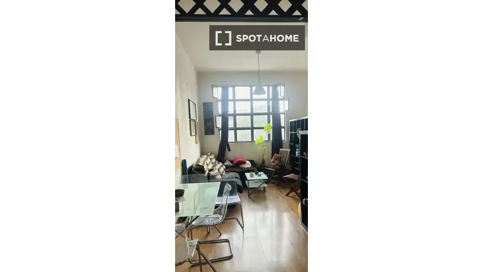 Außenansicht von Wohnung zur Miete in Barcelona mit Klimaanlage, Heizung und Möbliert