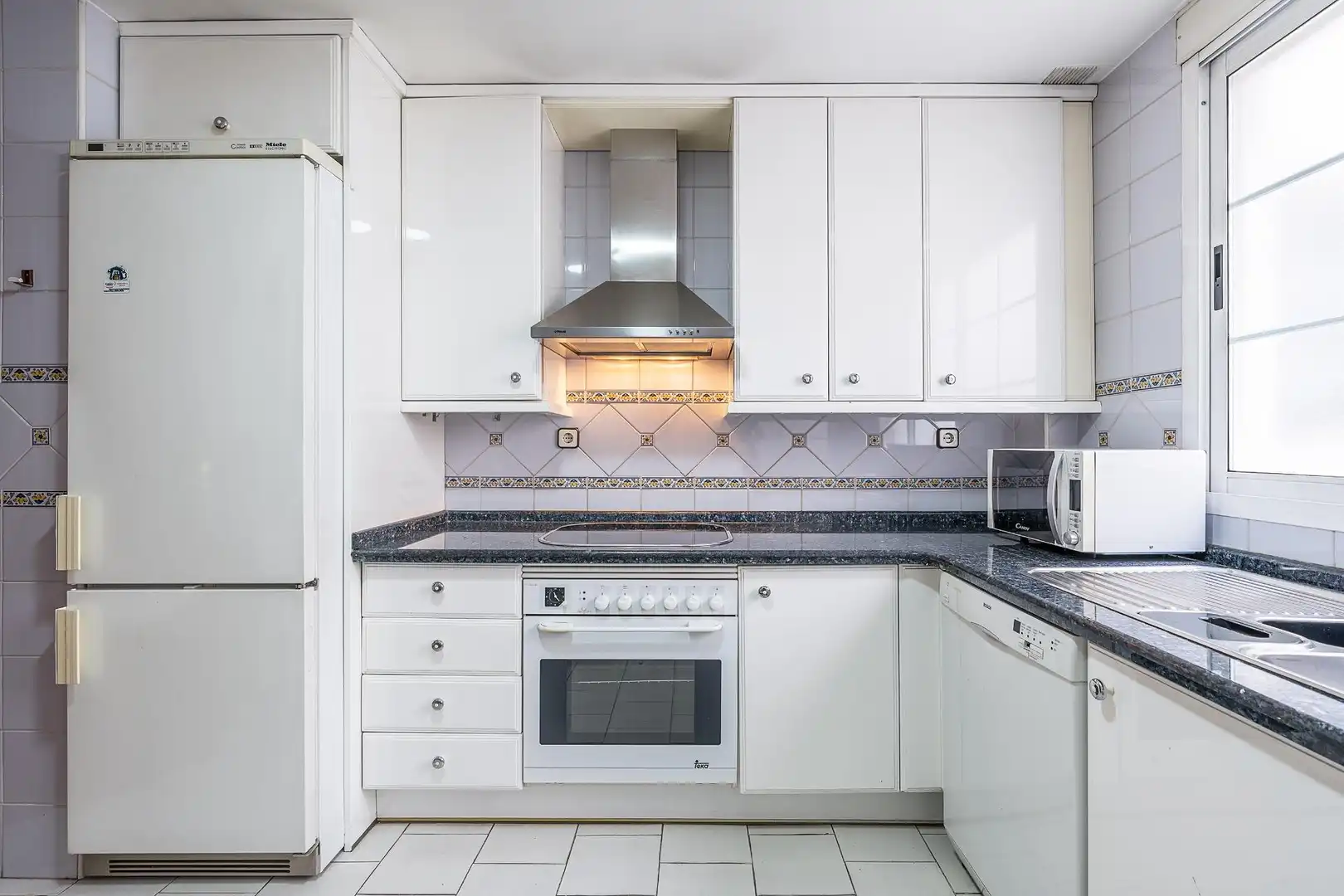 Küche von Wohnung zum Verkauf in Granada mit Klimaanlage und Heizung
