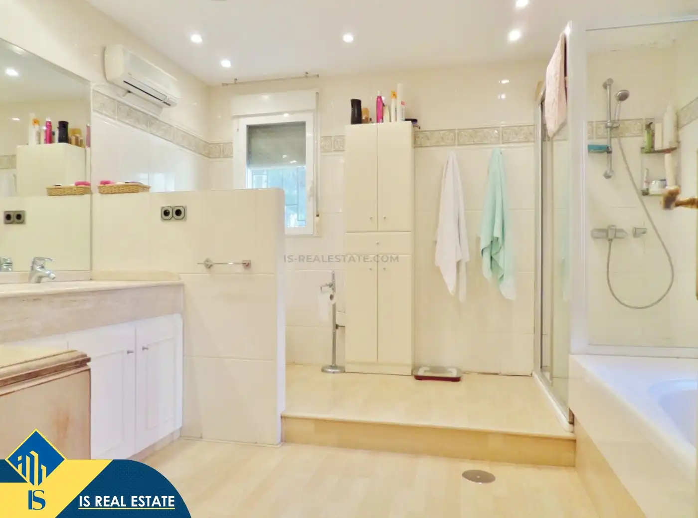 Bathroom of Houses for sale in Alicante / Alacant  with Terrace, Swimming Pool and Furnished
