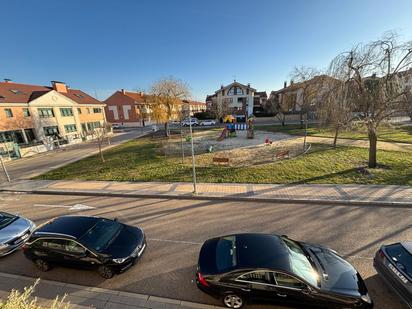 Aparcament de Casa o xalet en venda en Arroyo de la Encomienda amb Calefacció i Jardí privat