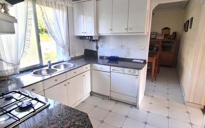 Kitchen of Flat for sale in Erandio