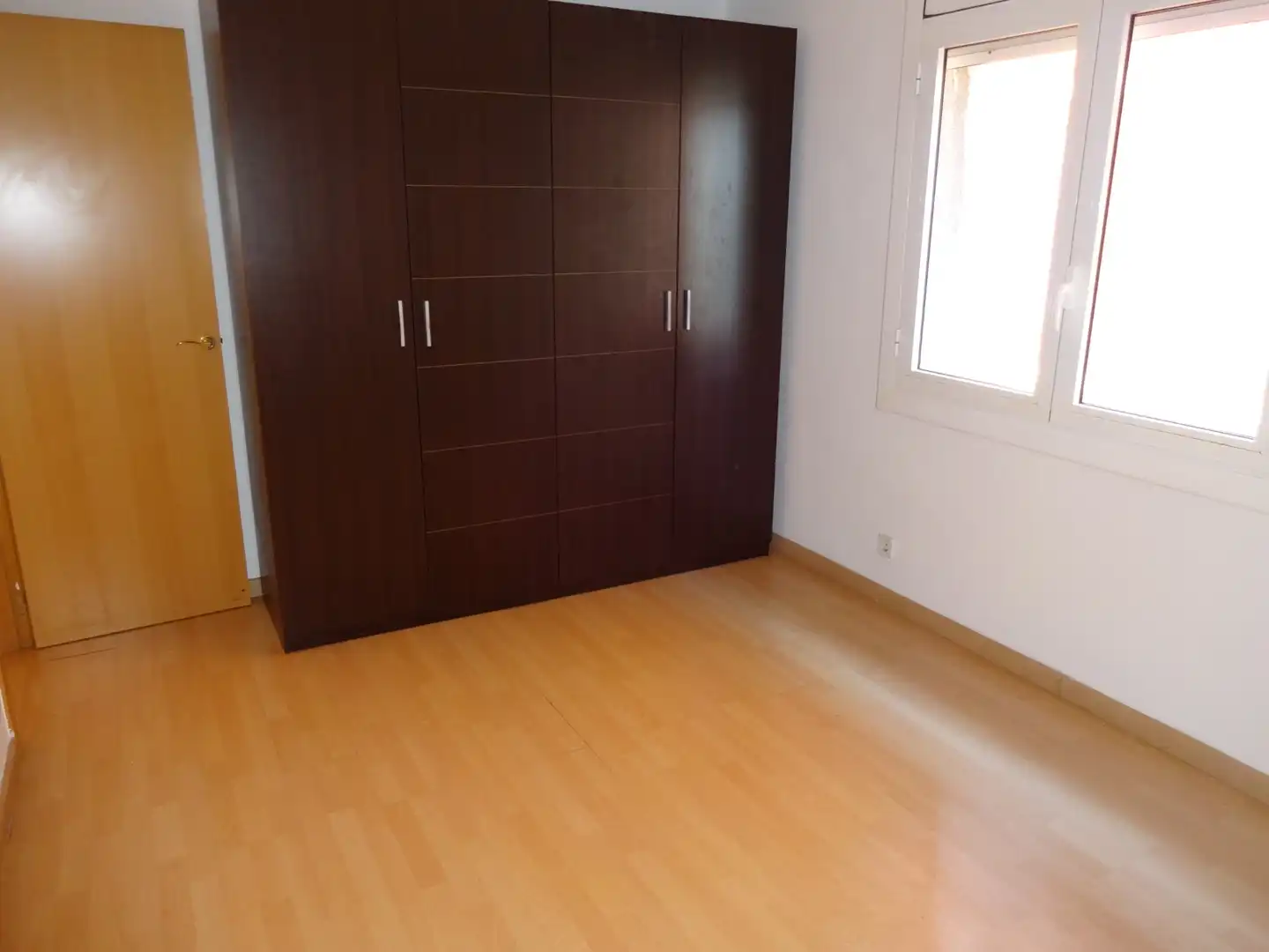 Schlafzimmer von Wohnung zum Verkauf in Barcelona mit Terrasse, Ofen und Mikrowelle