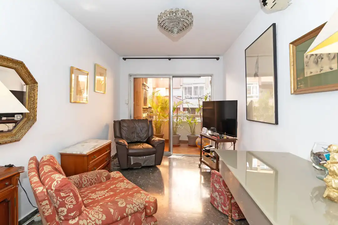 Piso con ascensor en venta en C. Julián Peña