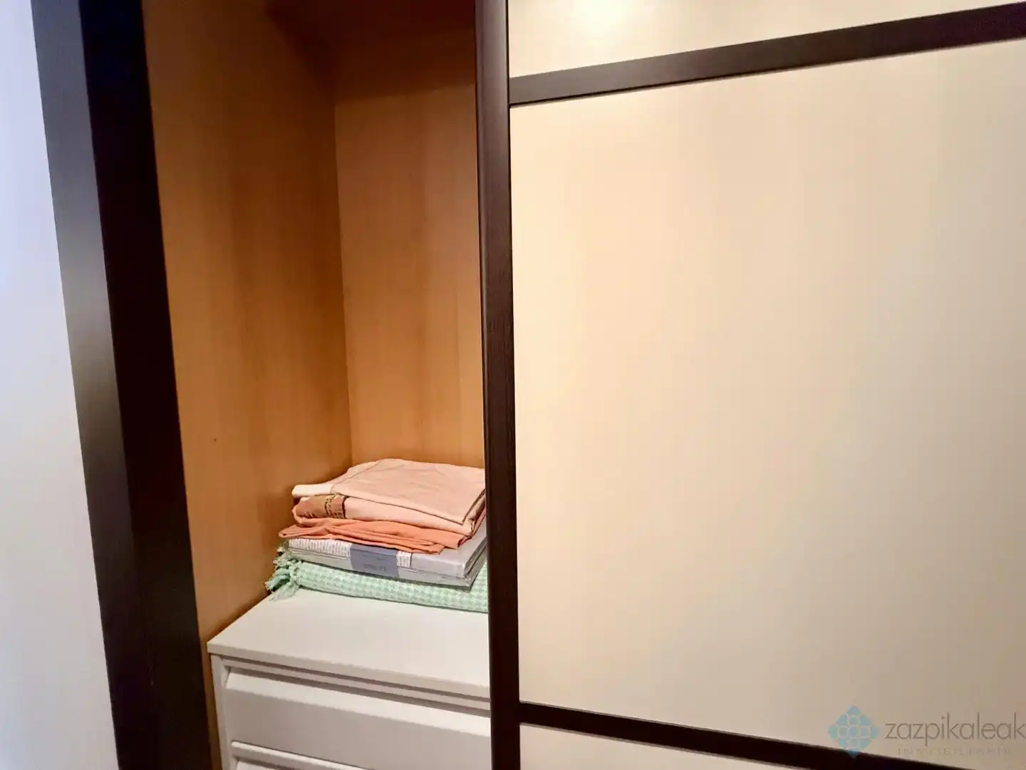 Bedroom of Flat for share in Bilbao   with Furnished