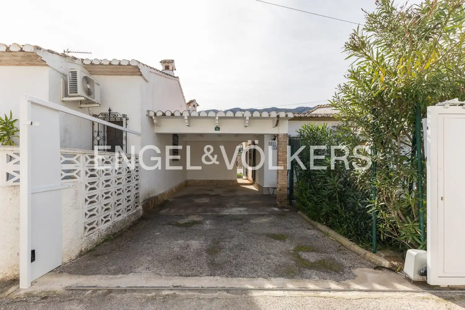 Houses for sale in Las Rotas / Les Rotes