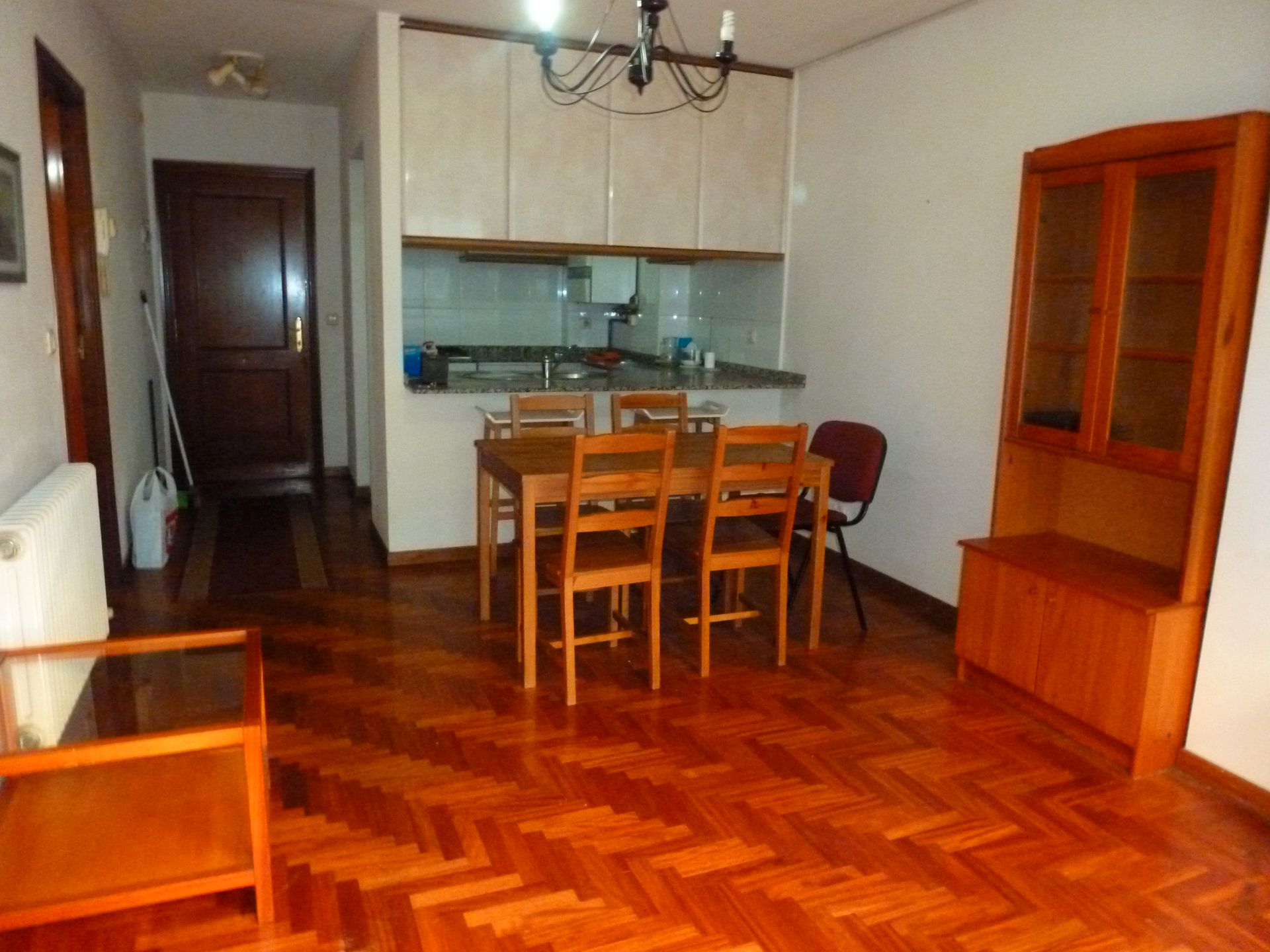 Menjador de Apartament de lloguer en Vigo  amb Calefacció, Parquet i Traster