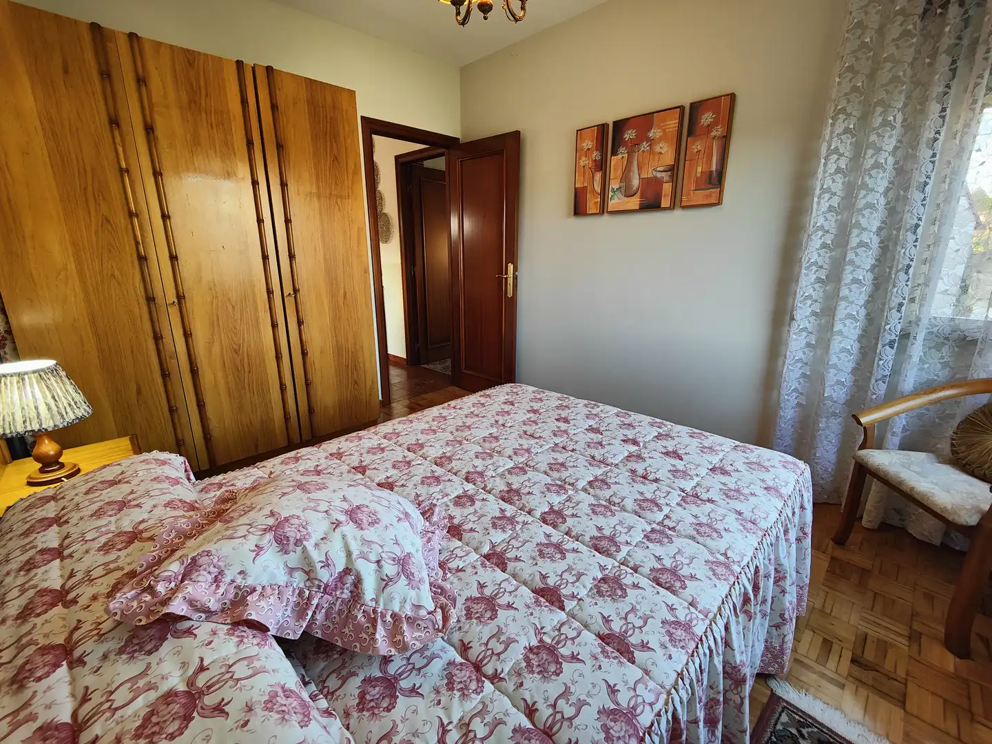 Dormitori de Casa o xalet en venda en Rianxo amb Calefacció, Jardí privat i Moblat