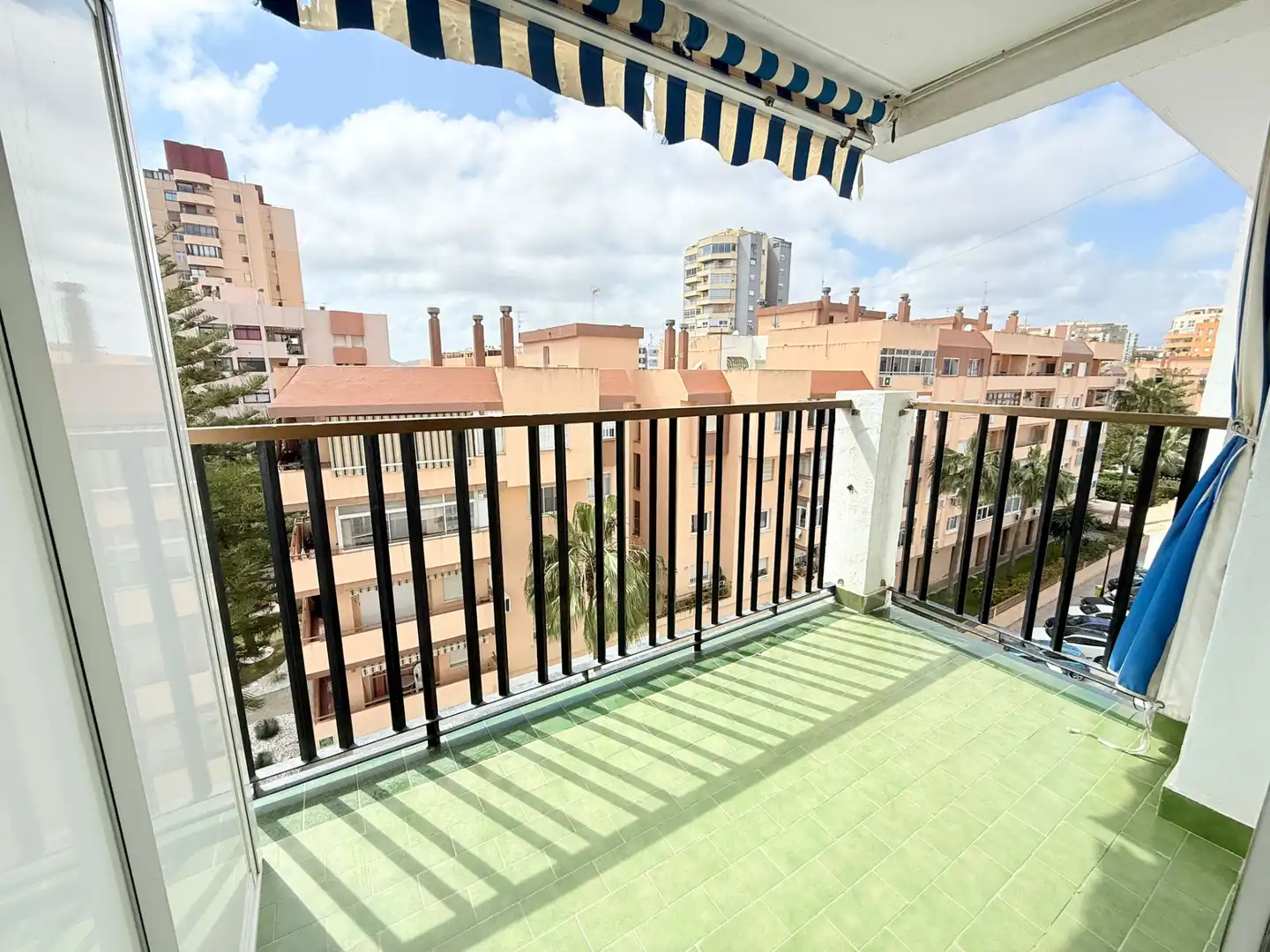 Dormitori de Pis en venda en Fuengirola amb Terrassa i Piscina comunitària